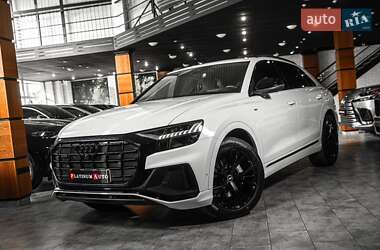 Внедорожник / Кроссовер Audi Q8 2021 в 