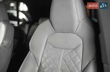 Внедорожник / Кроссовер Audi Q8 2021 в 
