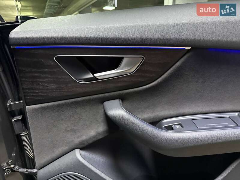 Позашляховик / Кросовер Audi Q8 2019 в Києві