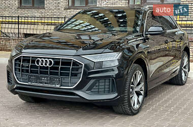 Внедорожник / Кроссовер Audi Q8 2021 в 