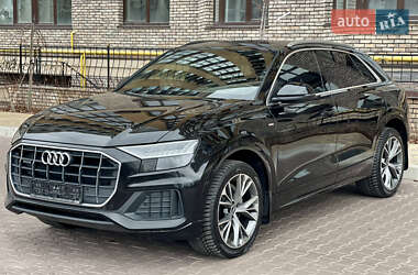 Внедорожник / Кроссовер Audi Q8 2021 в 