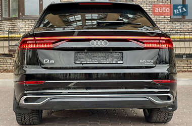 Внедорожник / Кроссовер Audi Q8 2021 в 