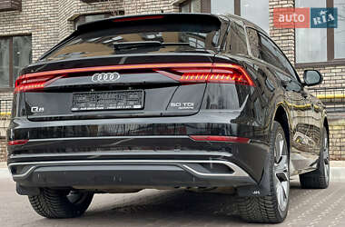 Внедорожник / Кроссовер Audi Q8 2021 в 