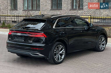 Внедорожник / Кроссовер Audi Q8 2021 в 