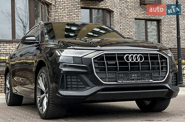 Внедорожник / Кроссовер Audi Q8 2021 в 