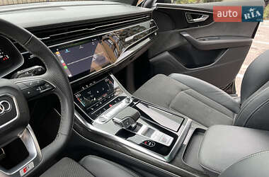 Внедорожник / Кроссовер Audi Q8 2021 в 