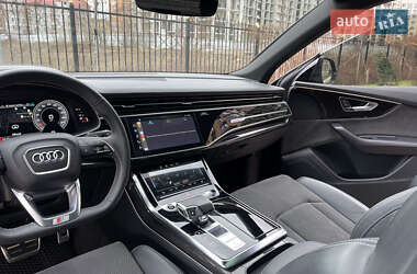 Внедорожник / Кроссовер Audi Q8 2021 в 