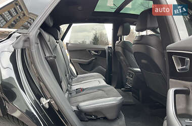 Внедорожник / Кроссовер Audi Q8 2021 в 