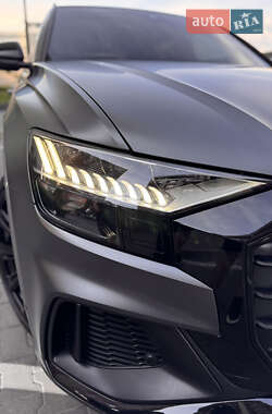 Внедорожник / Кроссовер Audi Q8 2022 в 