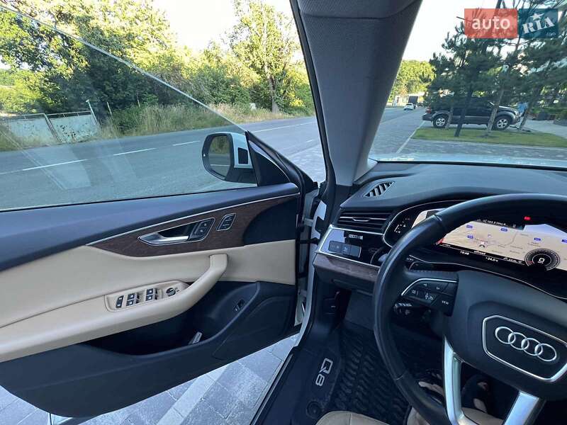Внедорожник / Кроссовер Audi Q8 2019 в Ужгороде