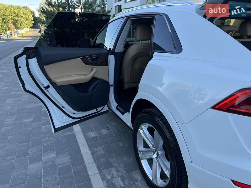 Внедорожник / Кроссовер Audi Q8 2019 в Ужгороде