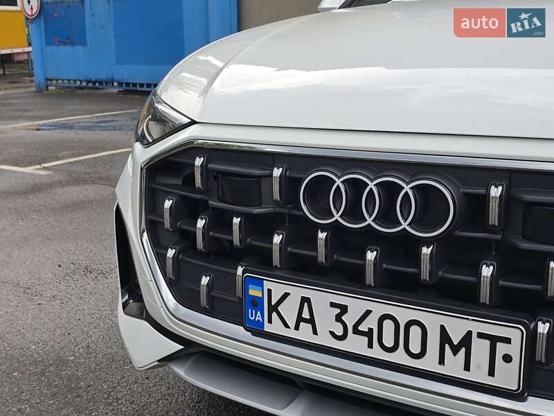 Внедорожник / Кроссовер Audi Q8 2024 в Киеве