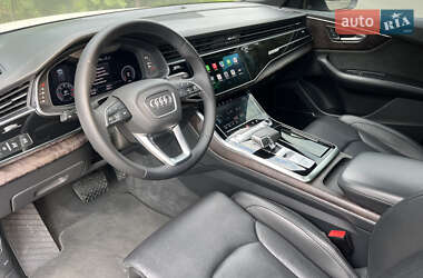 Позашляховик / Кросовер Audi Q8 2020 в 