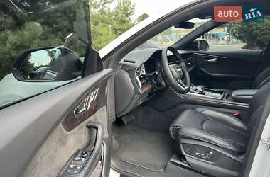 Позашляховик / Кросовер Audi Q8 2020 в 