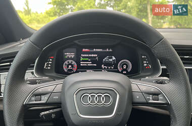 Позашляховик / Кросовер Audi Q8 2020 в 