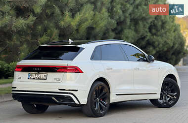 Внедорожник / Кроссовер Audi Q8 2018 в 