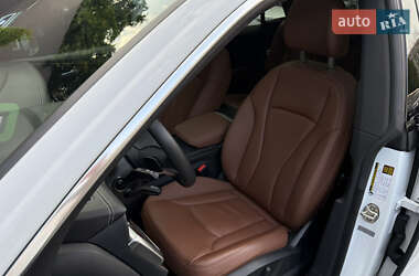 Внедорожник / Кроссовер Audi Q8 2023 в 
