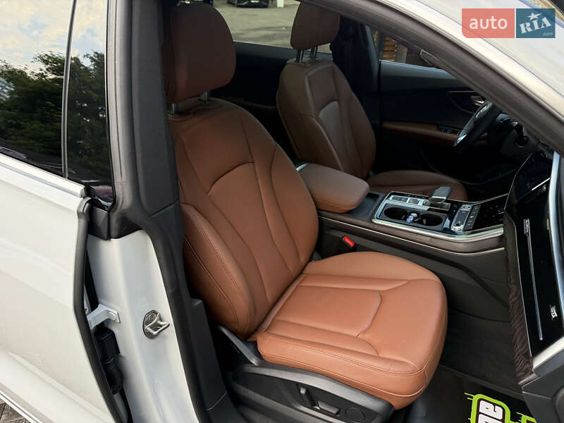 Внедорожник / Кроссовер Audi Q8 2023 в Киеве