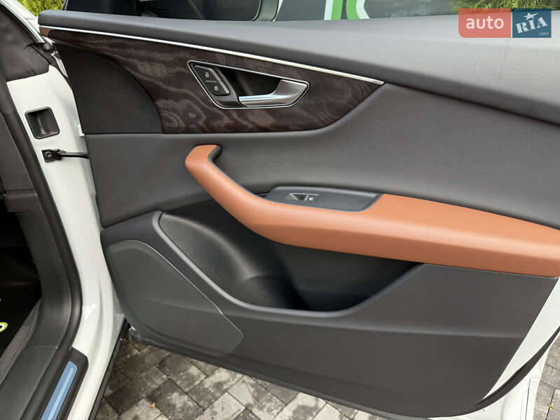 Внедорожник / Кроссовер Audi Q8 2023 в Киеве