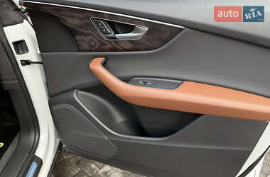 Внедорожник / Кроссовер Audi Q8 2023 в 