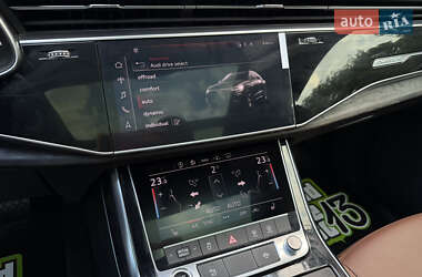 Внедорожник / Кроссовер Audi Q8 2023 в 