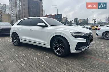 Внедорожник / Кроссовер Audi Q8 2021 в 