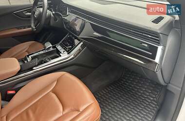 Внедорожник / Кроссовер Audi Q8 2021 в 