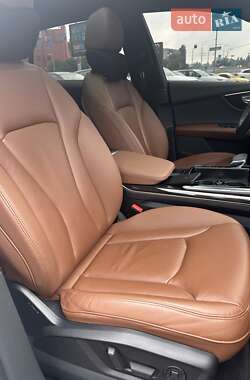 Внедорожник / Кроссовер Audi Q8 2021 в 