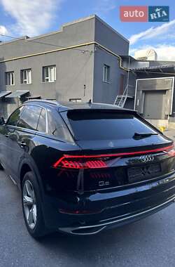 Внедорожник / Кроссовер Audi Q8 2021 в 