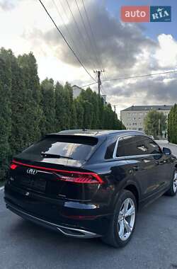 Внедорожник / Кроссовер Audi Q8 2021 в 