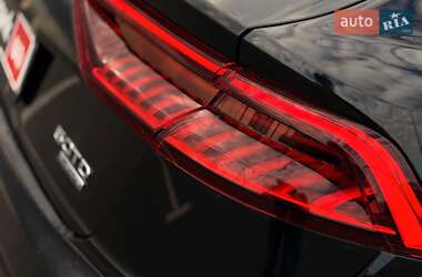 Внедорожник / Кроссовер Audi Q8 2021 в 