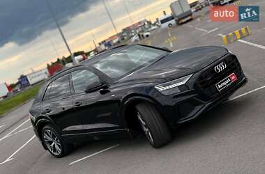 Внедорожник / Кроссовер Audi Q8 2021 в 