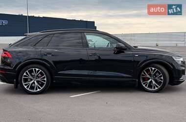 Внедорожник / Кроссовер Audi Q8 2021 в 