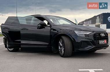 Внедорожник / Кроссовер Audi Q8 2021 в 