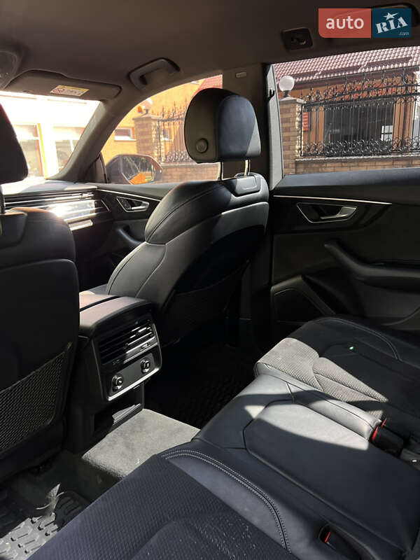 Внедорожник / Кроссовер Audi Q8 2020 в Лубнах
