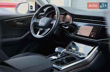 Внедорожник / Кроссовер Audi Q8 2022 в 
