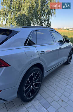 Внедорожник / Кроссовер Audi Q8 2023 в 