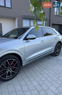 Внедорожник / Кроссовер Audi Q8 2023 в 