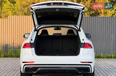 Внедорожник / Кроссовер Audi Q8 2020 в 