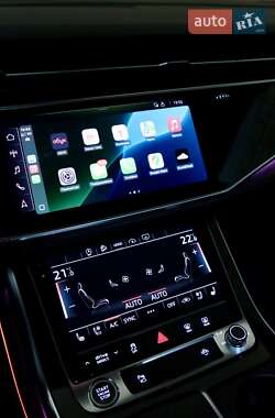 Внедорожник / Кроссовер Audi Q8 2022 в 