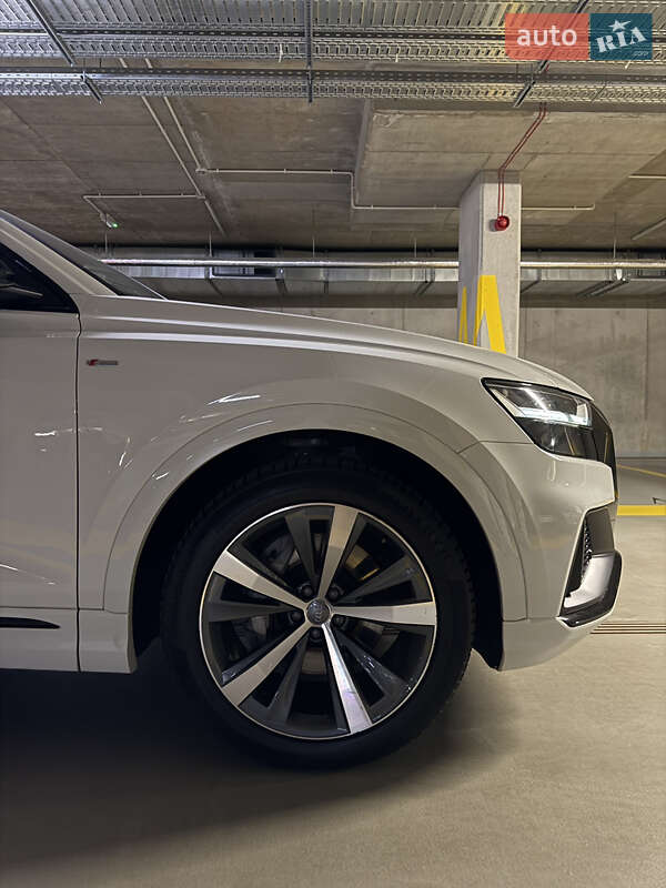 Внедорожник / Кроссовер Audi Q8 2019 в Киеве