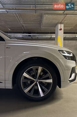 Внедорожник / Кроссовер Audi Q8 2019 в 