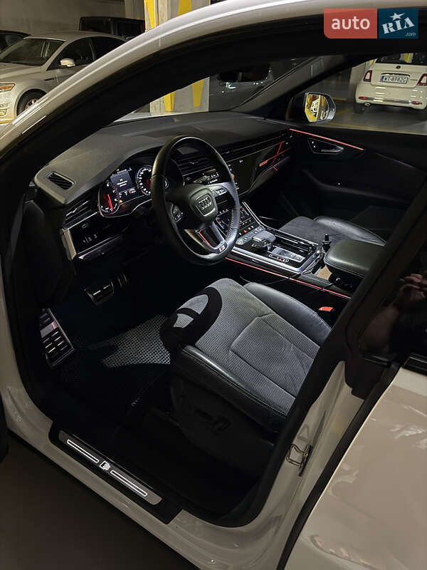 Внедорожник / Кроссовер Audi Q8 2019 в Киеве