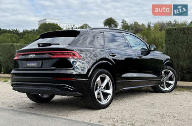 Внедорожник / Кроссовер Audi Q8 2021 в 