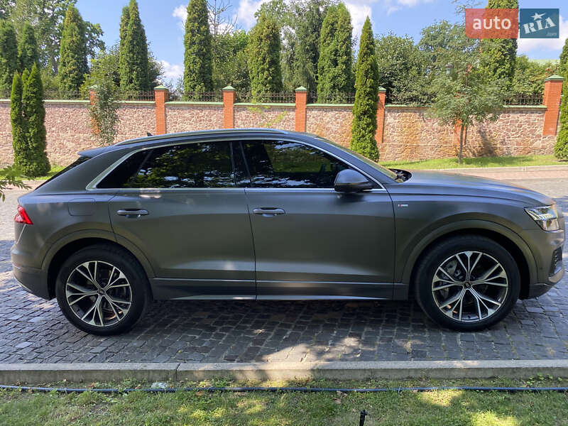 Внедорожник / Кроссовер Audi Q8 2020 в Киеве