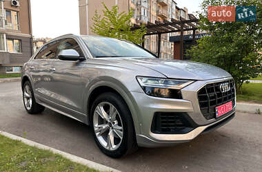 Внедорожник / Кроссовер Audi Q8 2022 в 