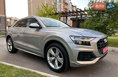 Внедорожник / Кроссовер Audi Q8 2022 в 
