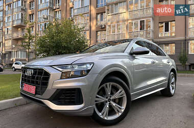 Внедорожник / Кроссовер Audi Q8 2022 в 