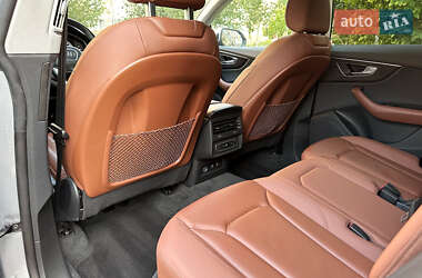Внедорожник / Кроссовер Audi Q8 2022 в 