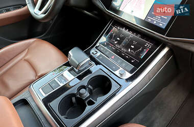 Внедорожник / Кроссовер Audi Q8 2022 в 
